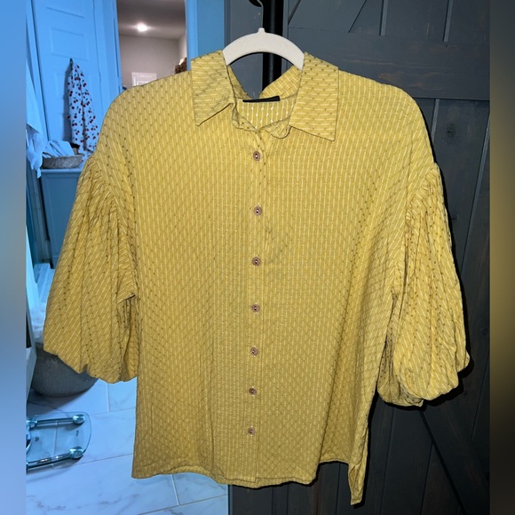 Vici Tops - Vici shirt size large NWOT